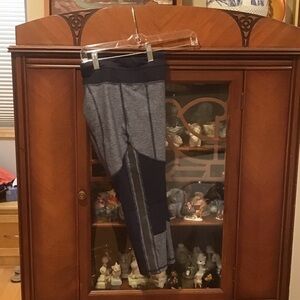 Lululemon Mesh With Me Crop, navy, size 10